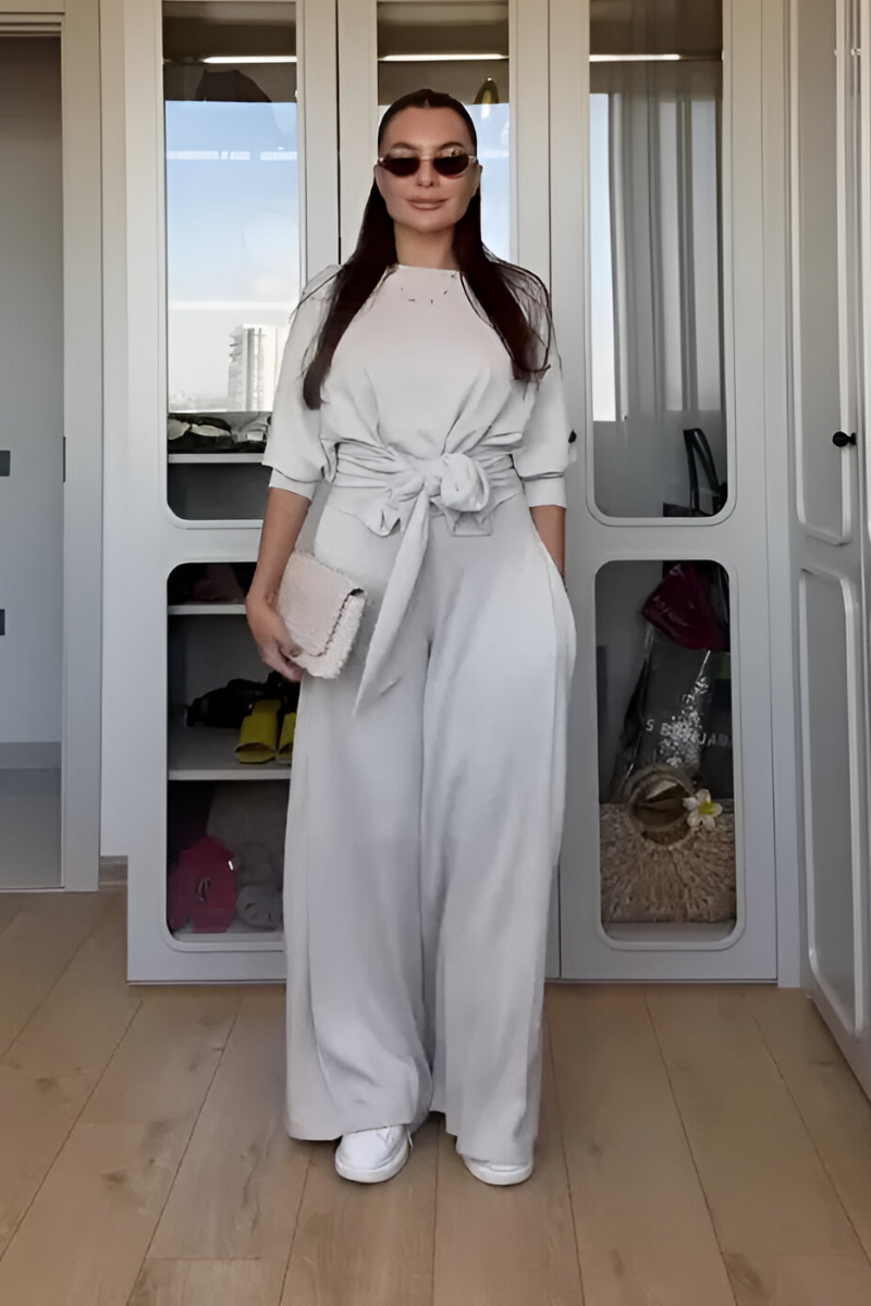 Arvia™ | Chique lounge set met strikdetail