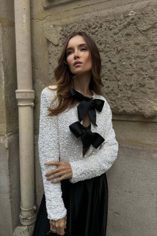Noria™ | Moderne chique blouse met strikaccenten