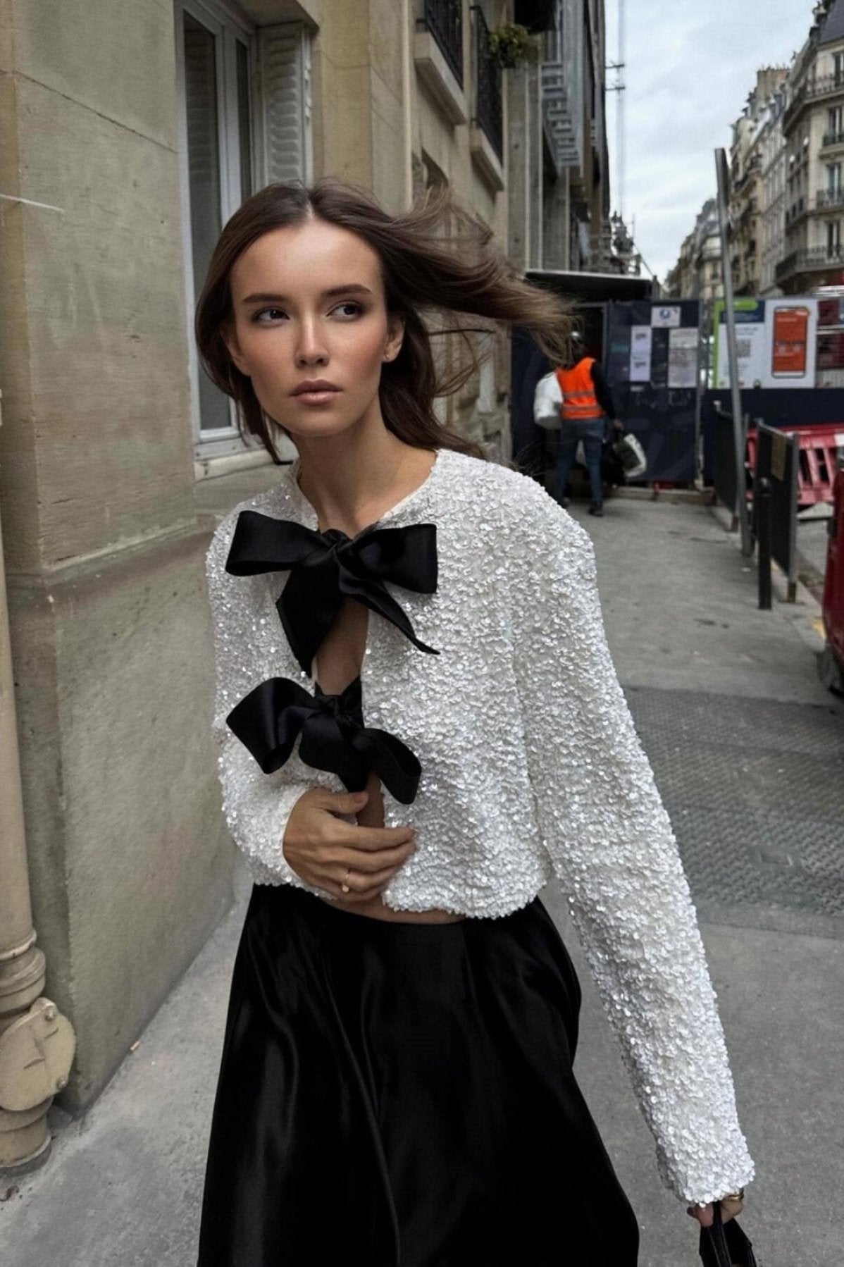 Noria™ | Moderne chique blouse met strikaccenten